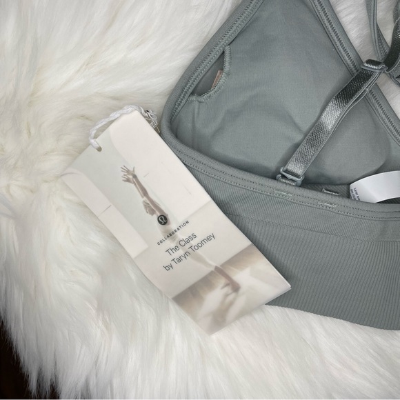 NWT lululemon awakening bra early gray with pads size 4 XS sport’s bra top taryn - Picture 7 of 7